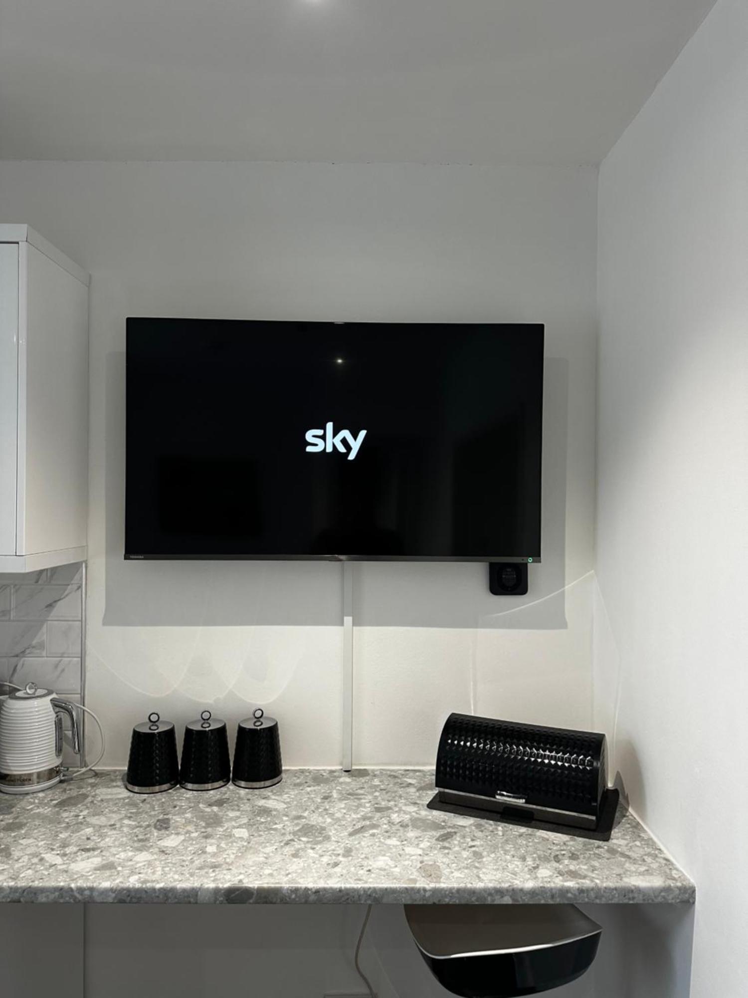 Town Centre Studio Flat Merthyr Tydfil Exterior foto